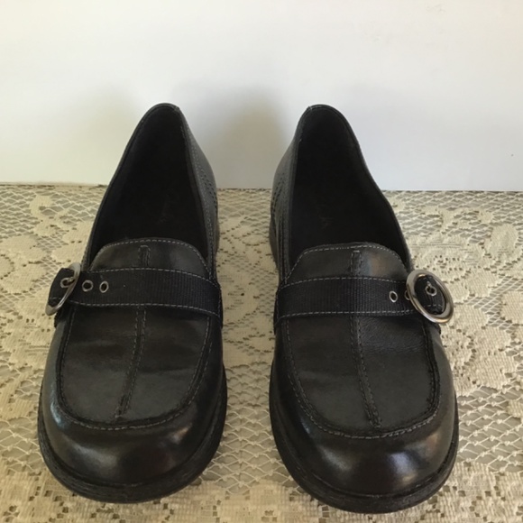 Clarks 7.5M womens black leather casual loafers flats slip-on shoes silver buckl - Picture 2 of 9